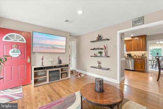 747 CLUBHOUSE DR, Forked River, NJ 08731