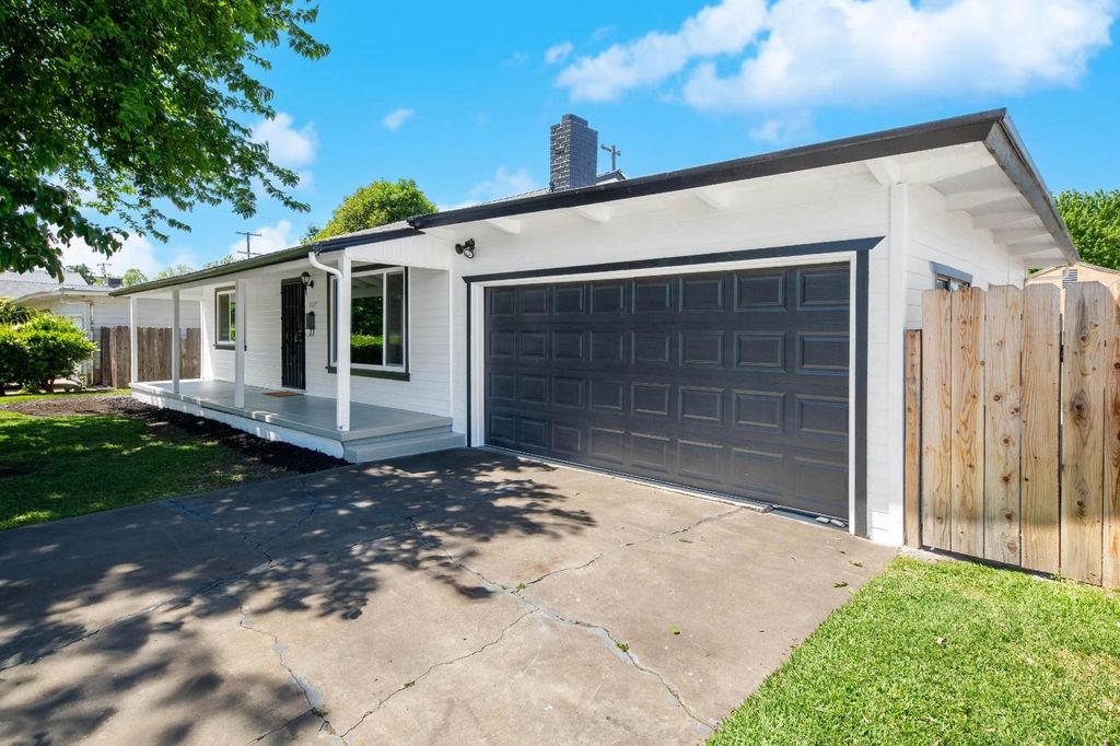 3037 W Monterey Ave, Stockton, CA 95204