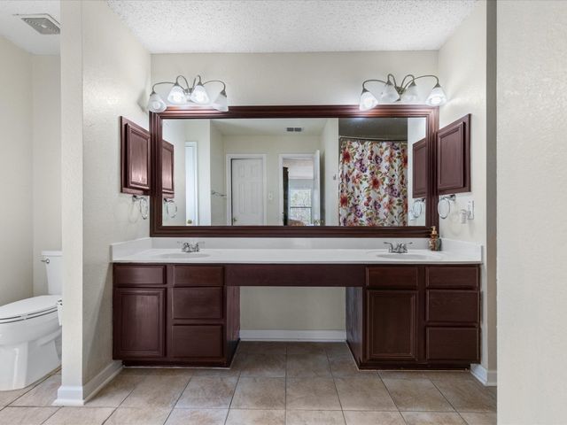 211 Menlo Park Drive, Arlington, TX 76002