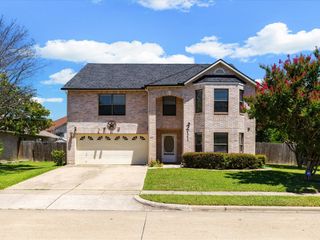 211 Menlo Park Drive, Arlington, TX 76002