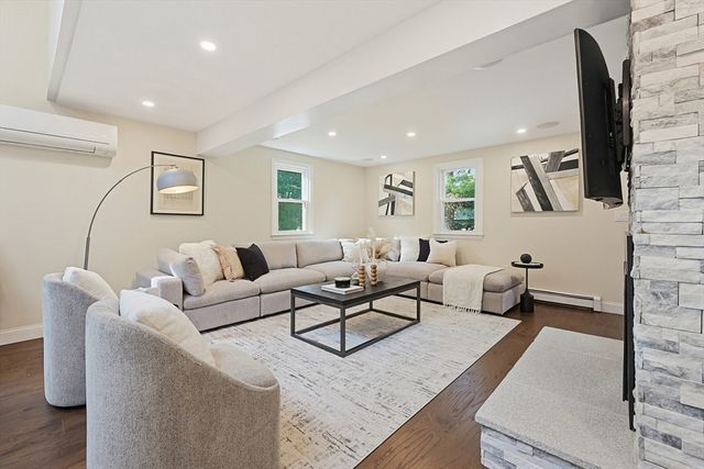 12 Illinois Rd, Tewksbury, MA 01876