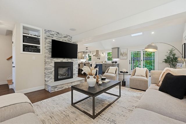 12 Illinois Rd, Tewksbury, MA 01876