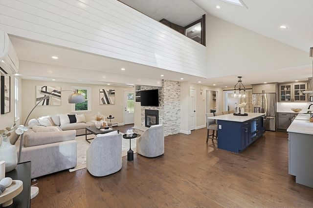 12 Illinois Rd, Tewksbury, MA 01876