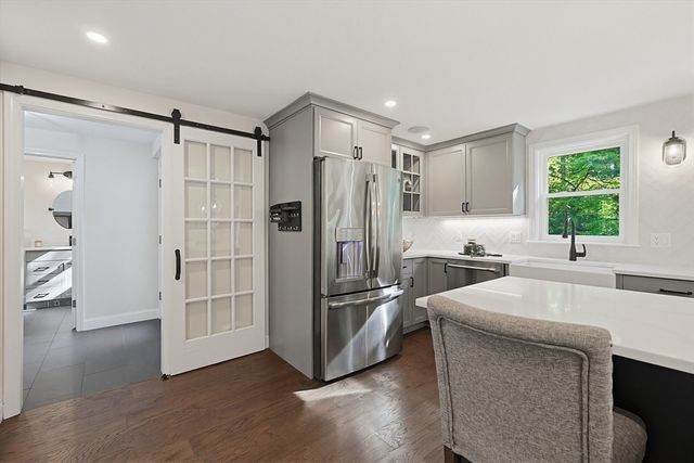12 Illinois Rd, Tewksbury, MA 01876