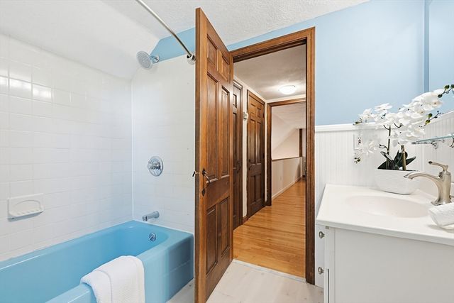 12 Illinois Rd, Tewksbury, MA 01876