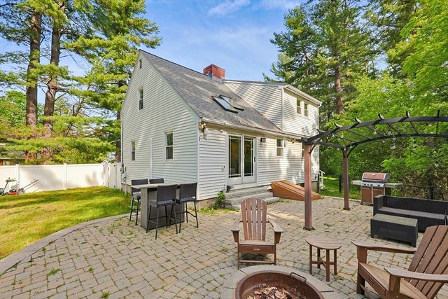 12 Illinois Rd, Tewksbury, MA 01876