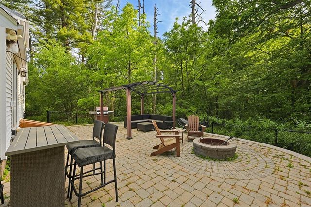 12 Illinois Rd, Tewksbury, MA 01876