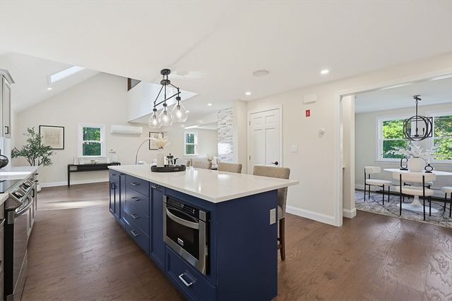 12 Illinois Rd, Tewksbury, MA 01876