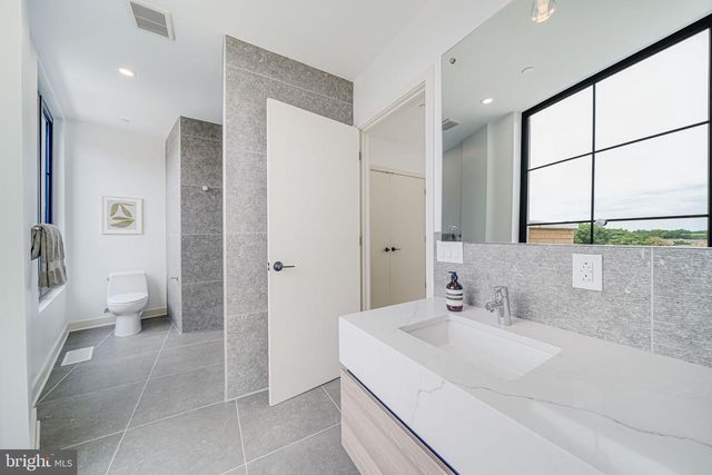 2907 NEWARK ST NW, Washington, DC 20008