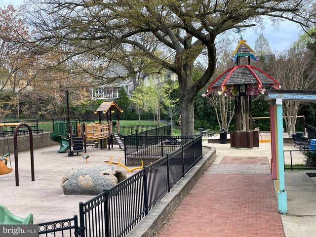 2907 NEWARK ST NW, Washington, DC 20008