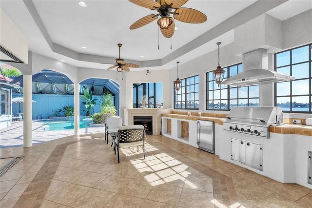 805 3RD STREET E, Palmetto, FL 34221