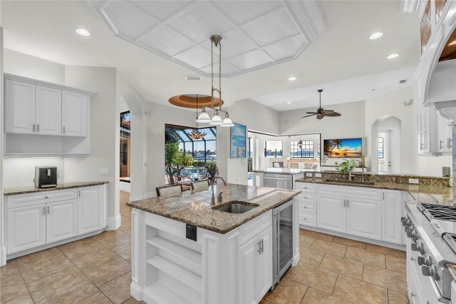 805 3RD STREET E, Palmetto, FL 34221