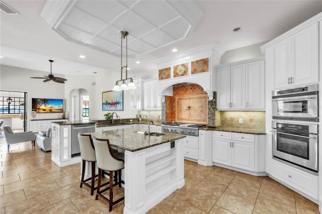 805 3RD STREET E, Palmetto, FL 34221