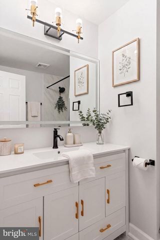 8260 ERIKA DR, Manassas, VA 20112