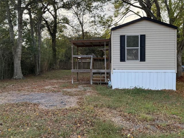 3708 Commerce St Cr, Damon, TX 77430