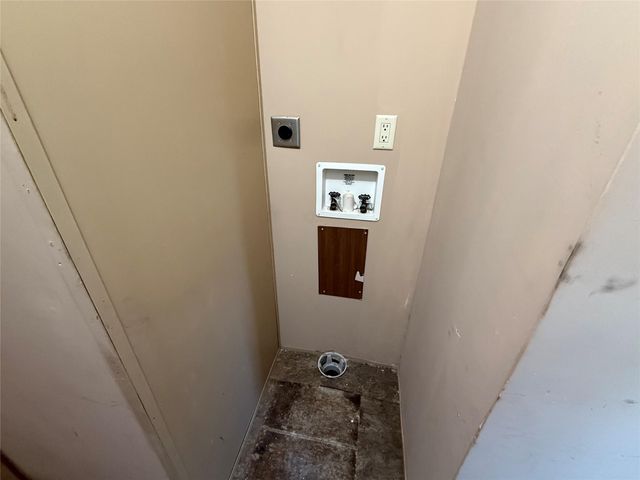 3708 Commerce St Cr, Damon, TX 77430