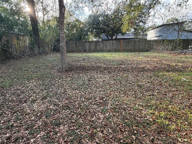 3708 Commerce St Cr, Damon, TX 77430