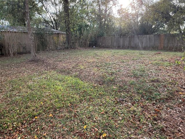 3708 Commerce St Cr, Damon, TX 77430