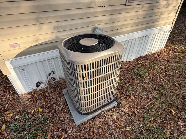 3708 Commerce St Cr, Damon, TX 77430