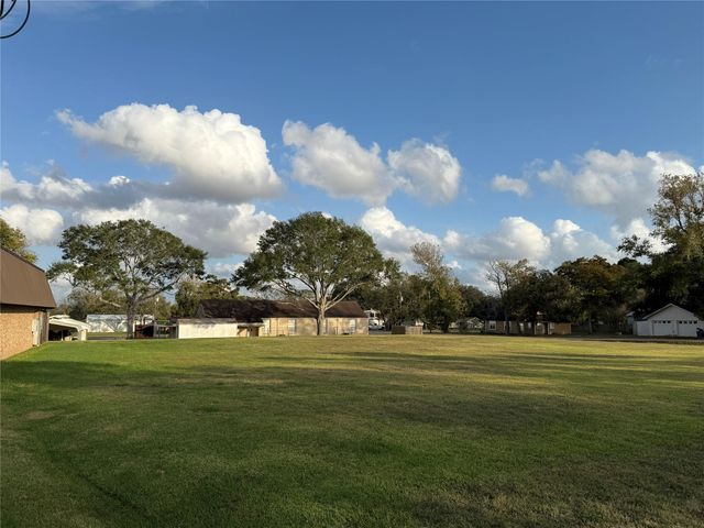 3708 Commerce St Cr, Damon, TX 77430