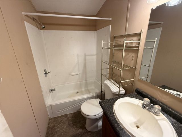 3708 Commerce St Cr, Damon, TX 77430