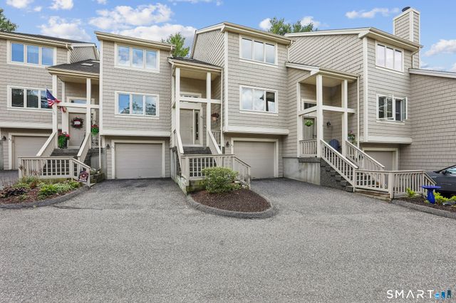11 Boulevard Drive 10-45, Danbury, CT 06810