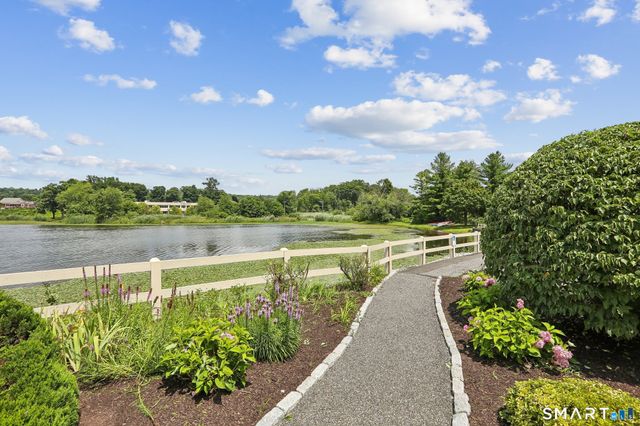 11 Boulevard Drive 10-45, Danbury, CT 06810