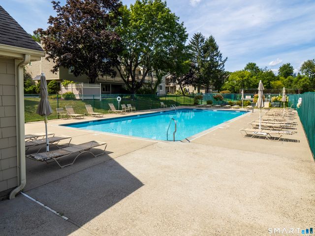 11 Boulevard Drive 10-45, Danbury, CT 06810