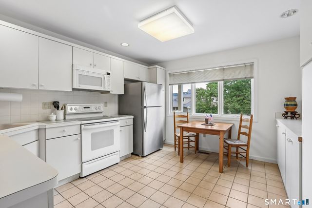 11 Boulevard Drive 10-45, Danbury, CT 06810