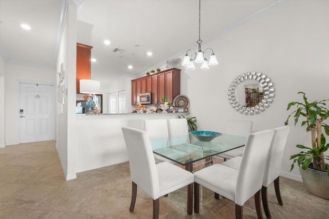 5527 PALMER CIRCLE 205, Bradenton, FL 34211