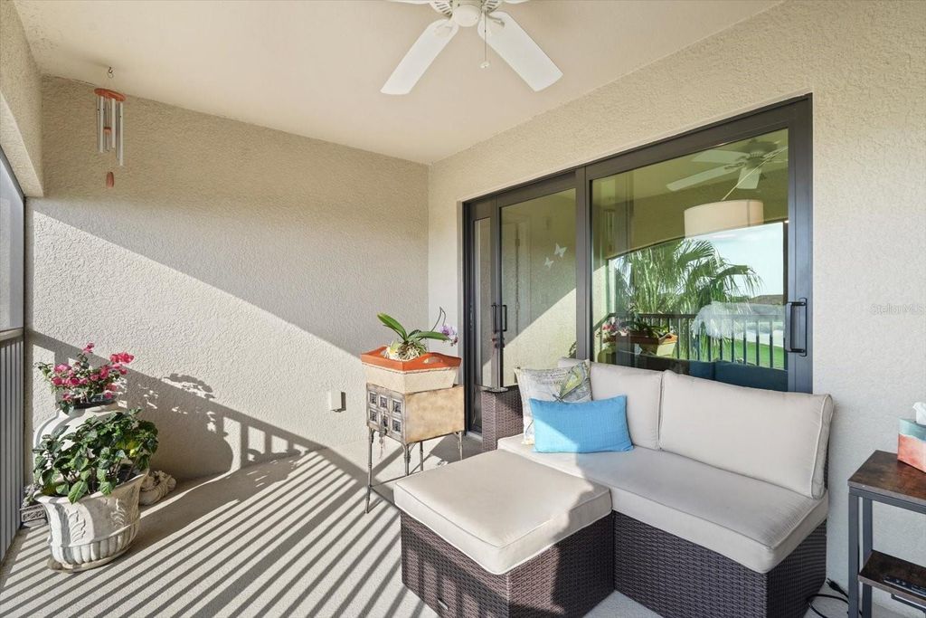 Image 16 of property listing at 5527 PALMER CIRCLE 205, Bradenton, FL 34211