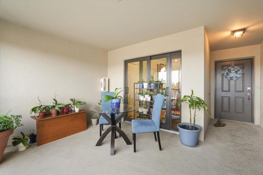 Image 4 of property listing at 5527 PALMER CIRCLE 205, Bradenton, FL 34211