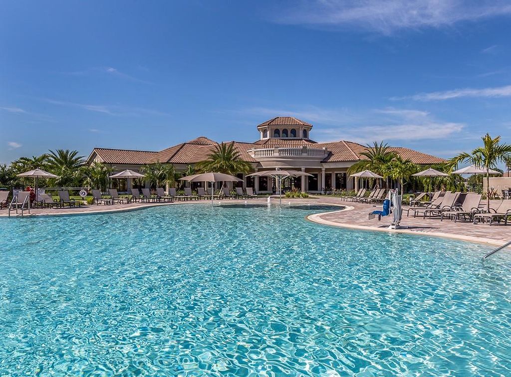 Image 34 of property listing at 5527 PALMER CIRCLE 205, Bradenton, FL 34211