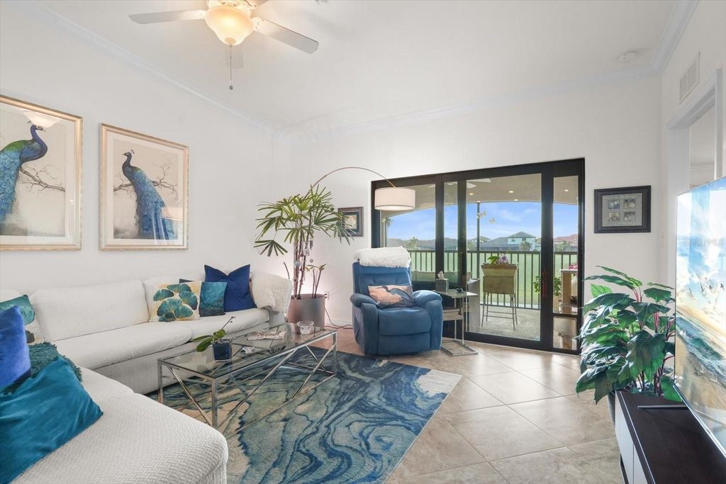 Image 6 of property listing at 5527 PALMER CIRCLE 205, Bradenton, FL 34211