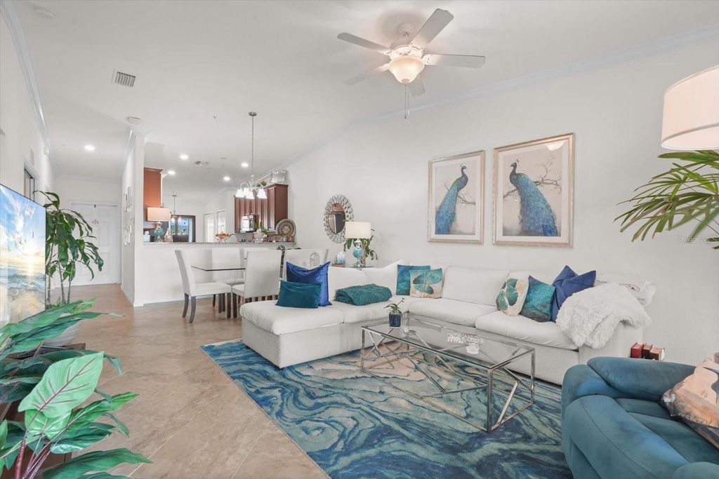 Image 7 of property listing at 5527 PALMER CIRCLE 205, Bradenton, FL 34211