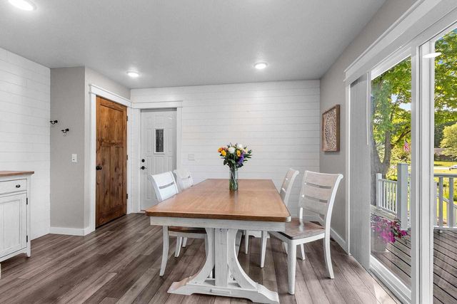 201 LAKESIDE DRIVE, Clintonville, WI 54929