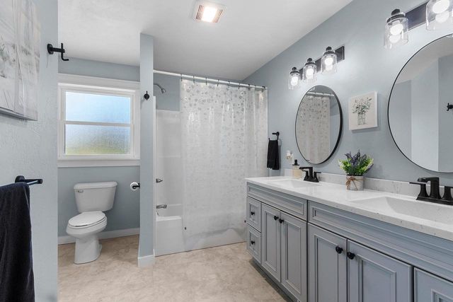 201 LAKESIDE DRIVE, Clintonville, WI 54929