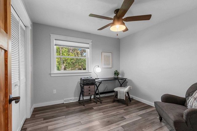 201 LAKESIDE DRIVE, Clintonville, WI 54929