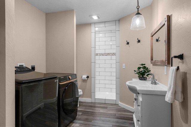 201 LAKESIDE DRIVE, Clintonville, WI 54929