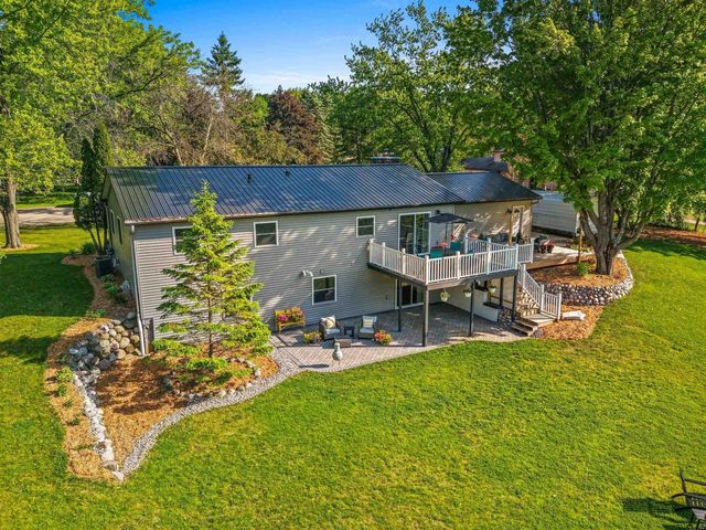 201 LAKESIDE DRIVE, Clintonville, WI 54929