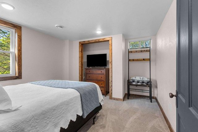 201 LAKESIDE DRIVE, Clintonville, WI 54929