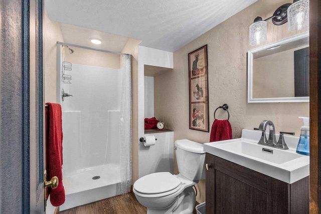 201 LAKESIDE DRIVE, Clintonville, WI 54929