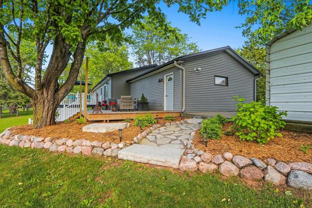 201 LAKESIDE DRIVE, Clintonville, WI 54929