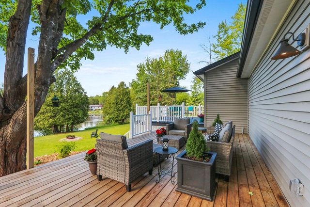 201 LAKESIDE DRIVE, Clintonville, WI 54929