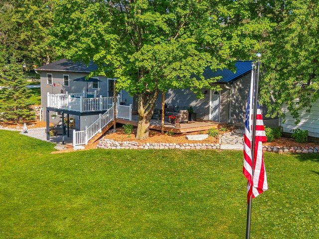 201 LAKESIDE DRIVE, Clintonville, WI 54929