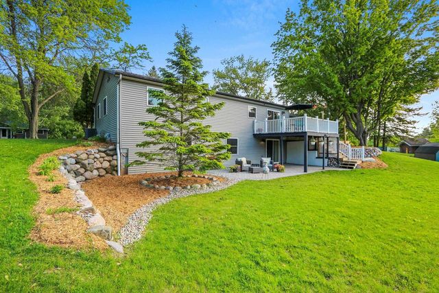 201 LAKESIDE DRIVE, Clintonville, WI 54929