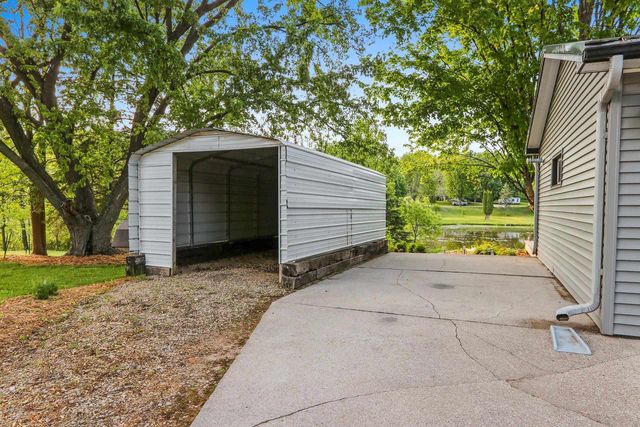 201 LAKESIDE DRIVE, Clintonville, WI 54929