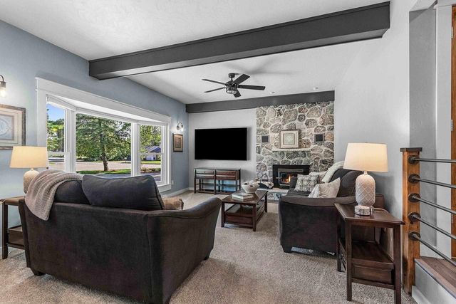 201 LAKESIDE DRIVE, Clintonville, WI 54929