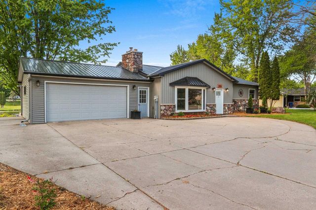 201 LAKESIDE DRIVE, Clintonville, WI 54929