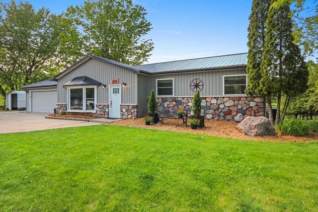 201 LAKESIDE DRIVE, Clintonville, WI 54929